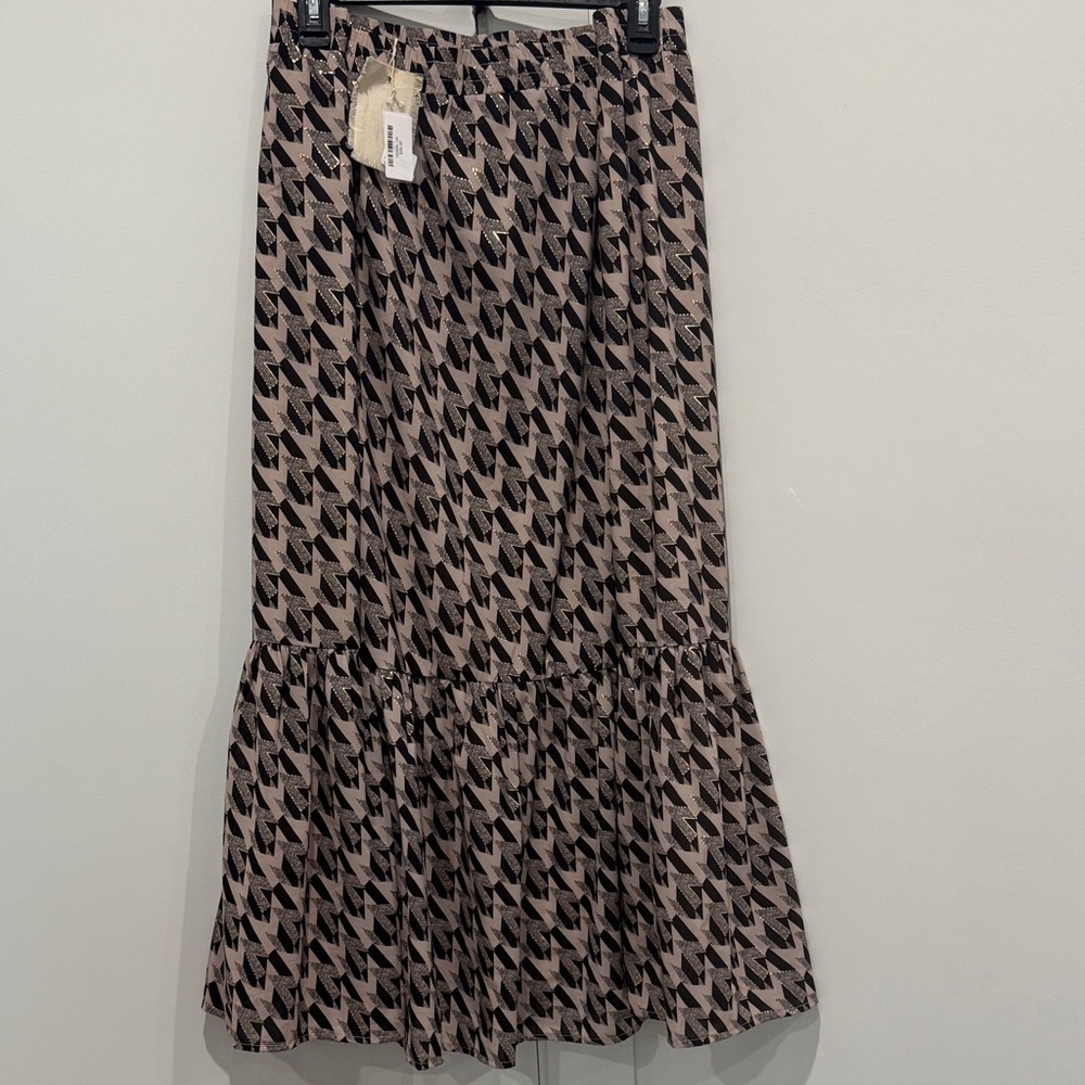 NWT ! Elegant Black and Tan Patterned Midi Skirt